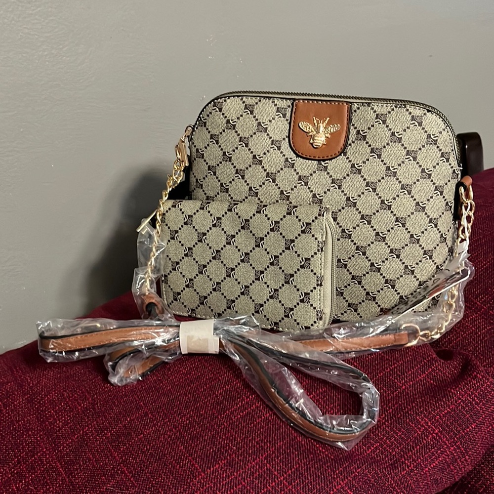 Beautiful bag and crossbody bag set in coffee color.